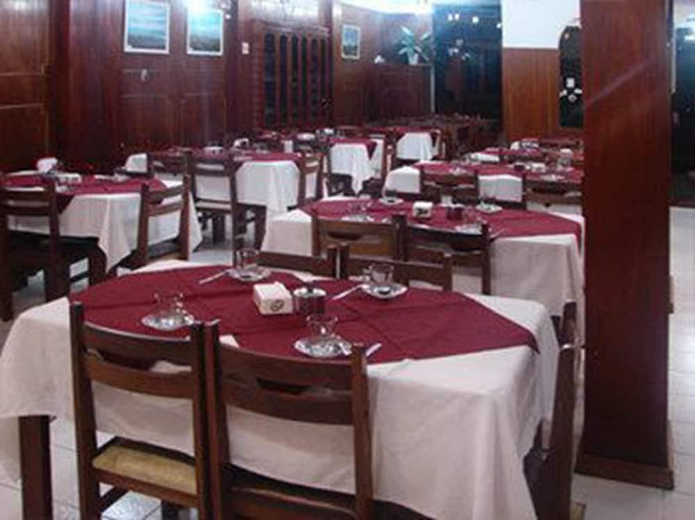Cheltum Hotel Трелью Экстерьер фото