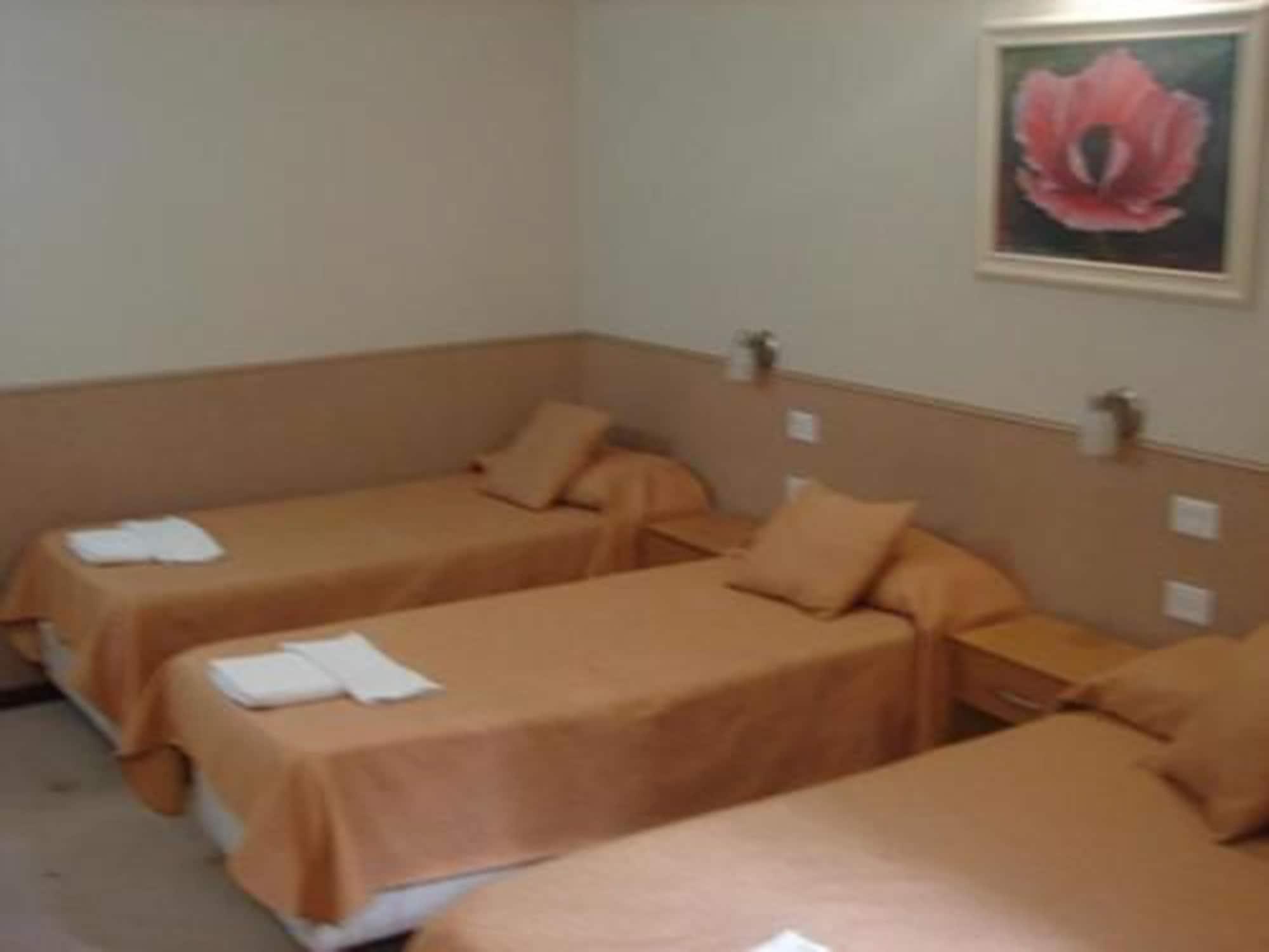 Cheltum Hotel Трелью Экстерьер фото
